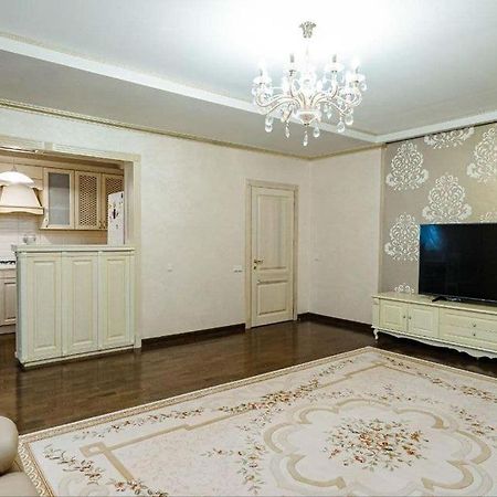 Cathedral Park And Pedestrian Zone Ultracentral Cozy Apartment In Chisinau Exterior photo